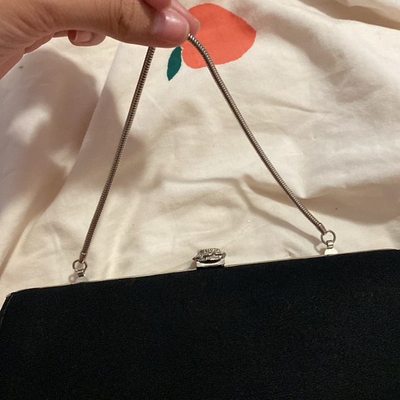 Vintage clutch with flower clasp - Picture 4 of 9